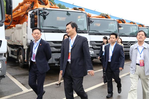 余津勃參加加強(qiáng)產(chǎn)融學(xué)合作、推進(jìn)湖南“十三五”發(fā)展座談會(huì)