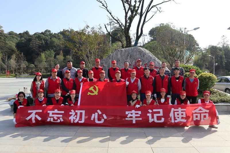 中南、建筑、中化地產(chǎn)聯(lián)合開展主題教育黨員志愿服務活動