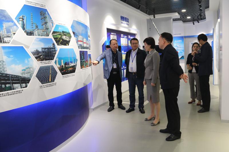 2018年10月，時(shí)任岳陽市委副書記、市長李愛武來公司調(diào)研