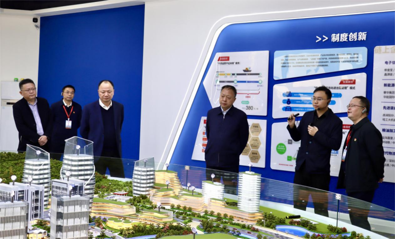 謝運策帶隊參觀岳陽自貿(mào)片區(qū)綜合體建設(shè)項目清廉工程