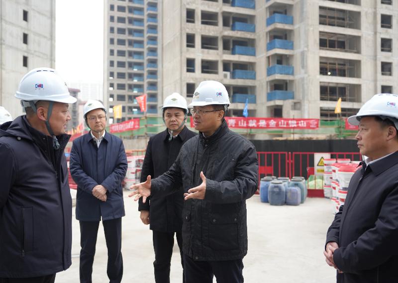 2024年12月26日，湖南省委常委、岳陽(yáng)市委書(shū)記謝衛(wèi)江到四化建南區(qū)改造項(xiàng)目九禧府樓盤調(diào)研