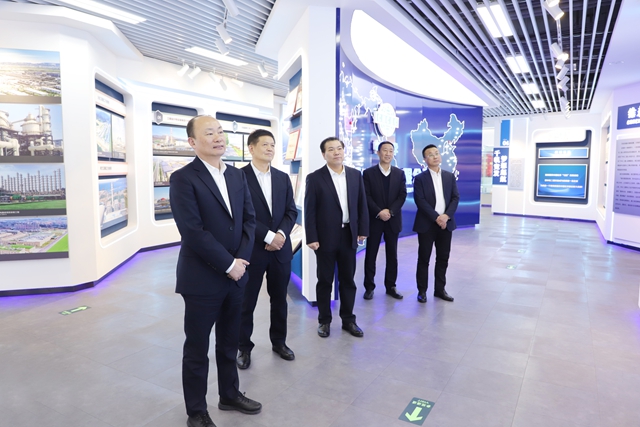 莫鼎革到二化建、賽鼎公司調(diào)研指導(dǎo)工作