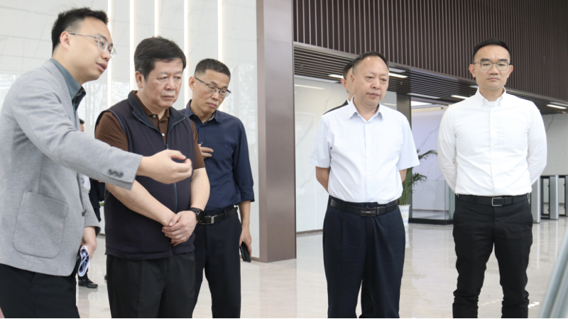 徐湘平一行考察中國化學(xué)四化建岳陽自貿(mào)片區(qū)綜合體項(xiàng)目