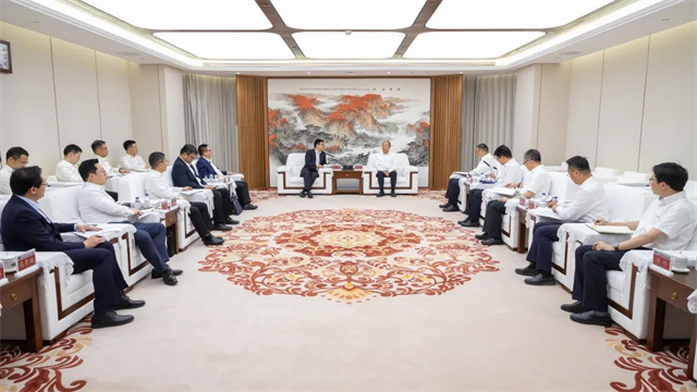 莫鼎革會見上海電氣集團黨委書記、董事長吳磊